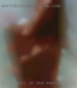Girl email on bed masturbating.